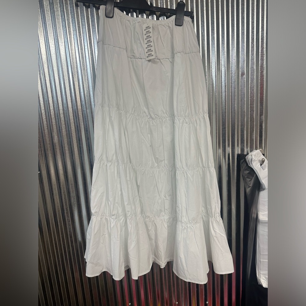UO Long White Maxi Skirt size XS